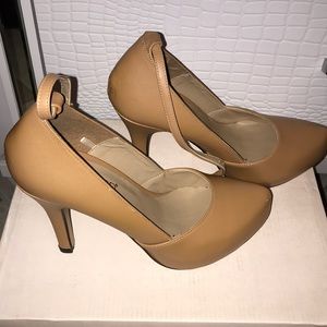BROWN HEELS!